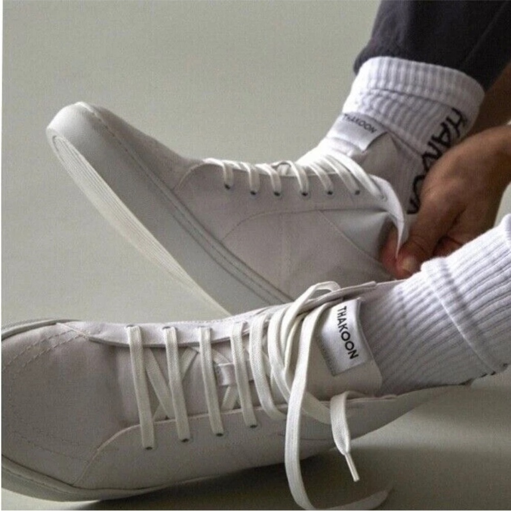 Thakoon Stylish White High-Top Sneakers - Picture 5 of 17